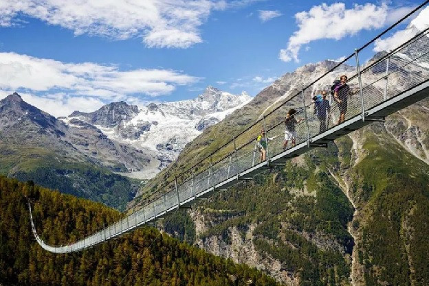 Cầu treo dài nhất thế giới chính thức được mở cửa 